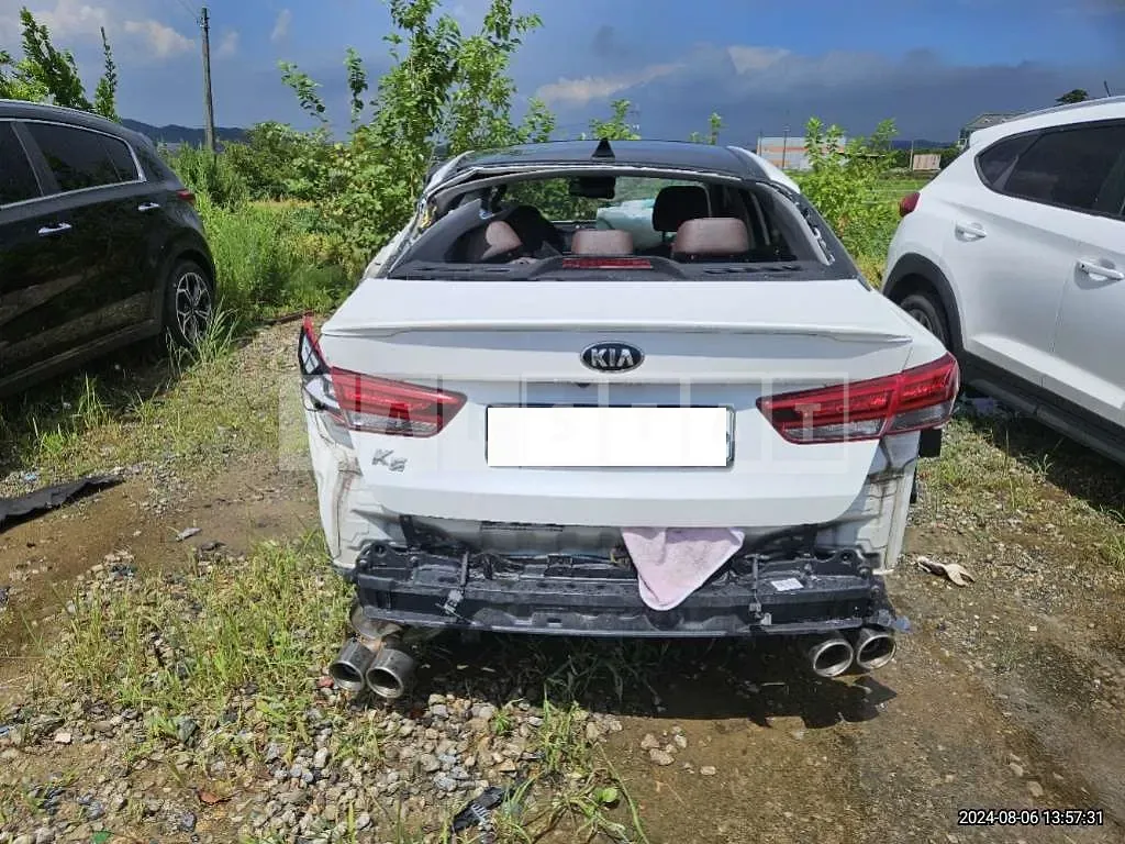 Photo 2 of 10: 2016 Kia K5 — Korean insurance auction