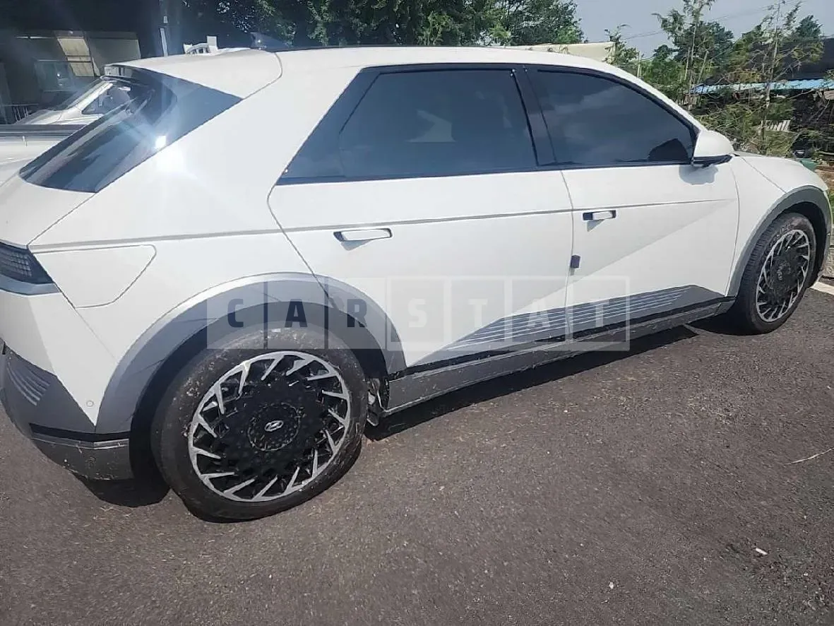 Photo 2 of 13: 2022 Hyundai IONIQ 5 — Korean insurance auction