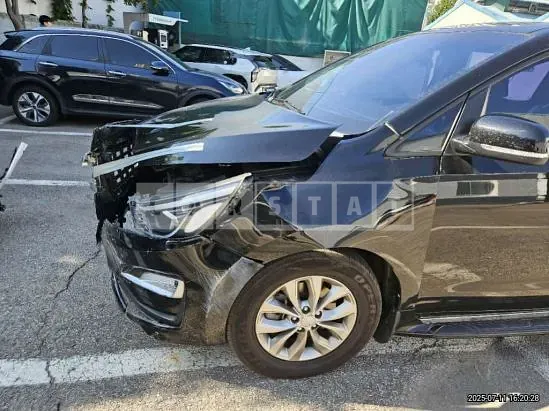 Photo 2 of 10: 2020 Kia Carnival — Korean insurance auction