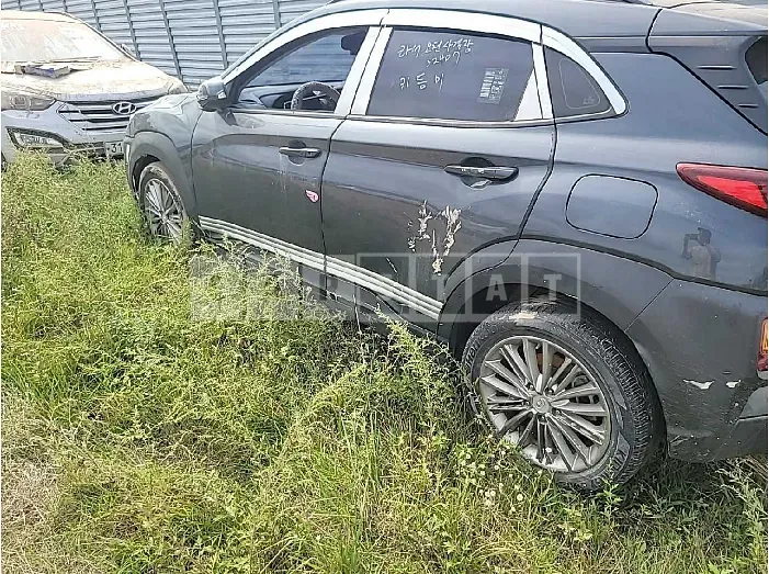 Photo 2 of 9: 2018 Hyundai Kona, VIN KMHK3816GJU205522 — Korean insurance auction