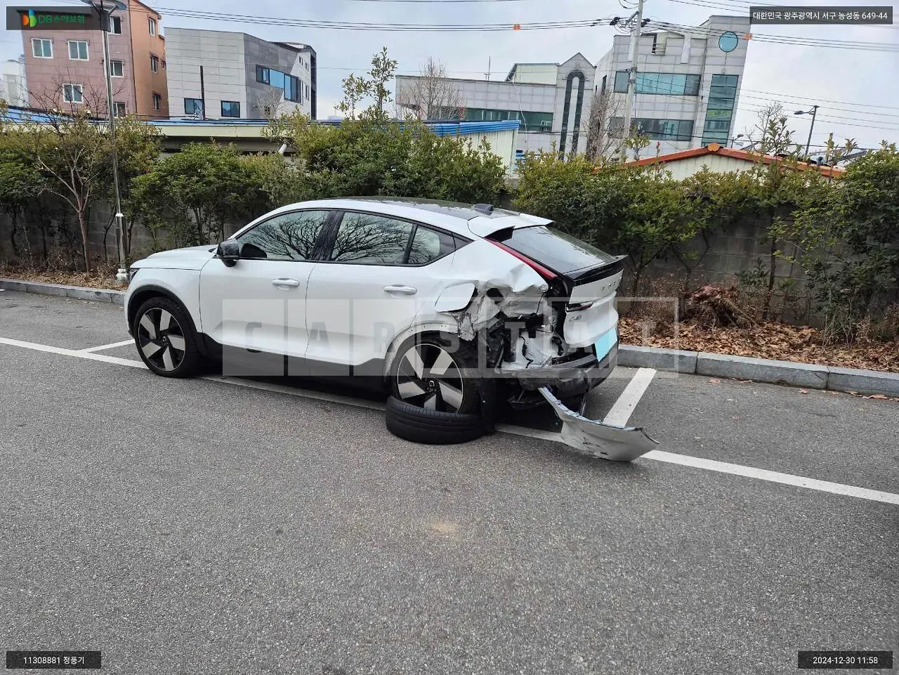 Photo 2 of 12: 2024 Volvo C40, VIN YV1XKERAXR2111054 — Korean insurance auction