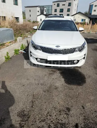 Photo 1 of 11: 2017 Kia K5, VIN KNAGS416BHA135015 — Korean insurance auction