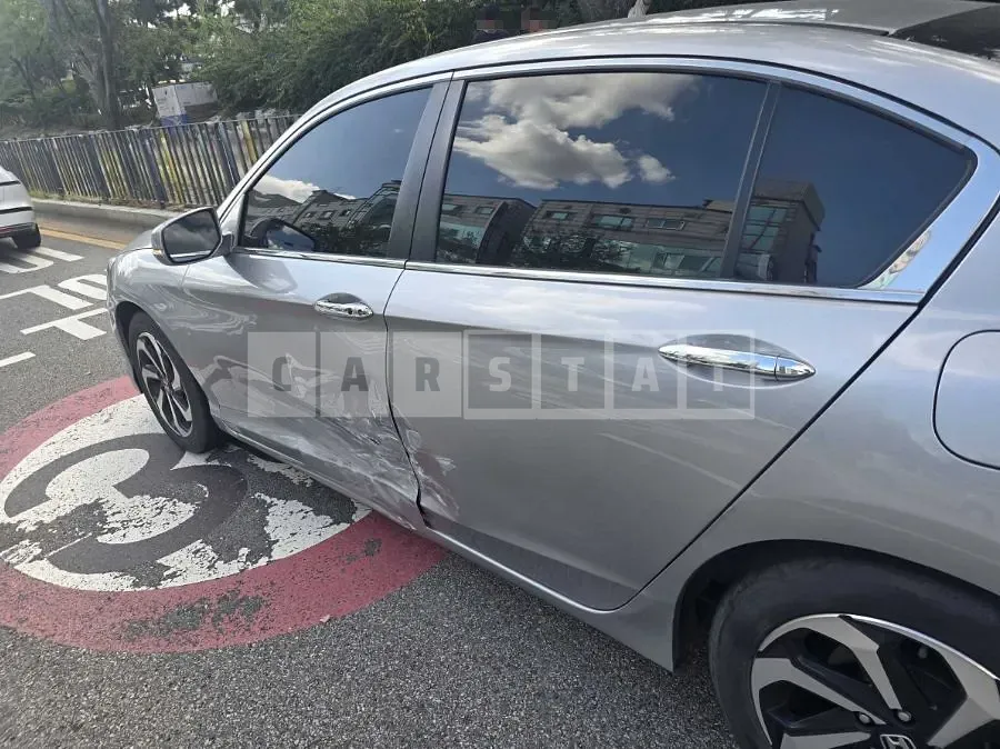 Photo 2 of 9: 2017 Honda Accord 2.4 — Korean insurance auction