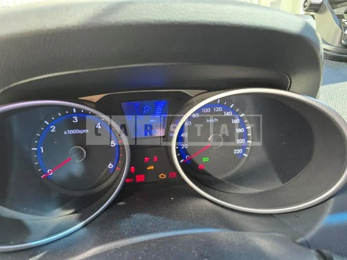 Photo 2 of 10: 2014 Hyundai Tucson ix — Korean insurance auction