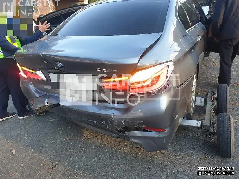 Photo 2 of 18: 2018 BMW 520d, VIN WBAJC3103JWB80309 — Korean insurance auction