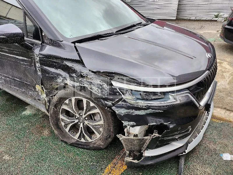 Photo 2 of 17: 2021 Kia Carnival — Korean insurance auction