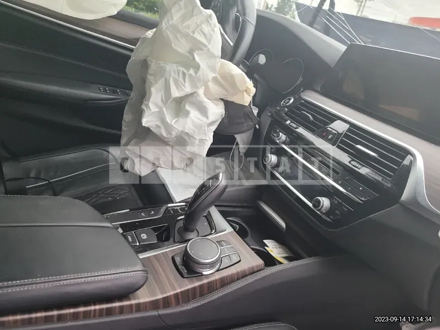 Photo 2 of 15: 2018 BMW 530i xDrive, VIN WBAJD9108JWC12106 — Korean insurance auction