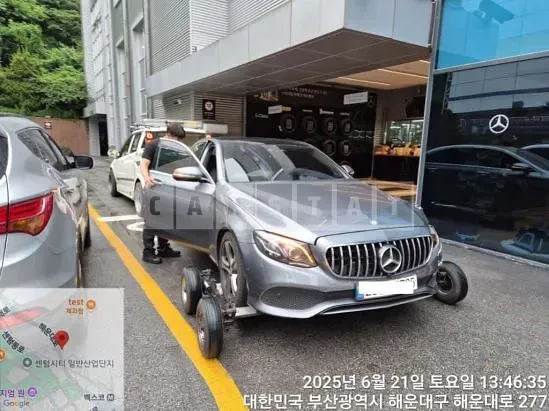 Photo 2 of 39: 2017 Mercedes-Benz E220 d — Korean insurance auction