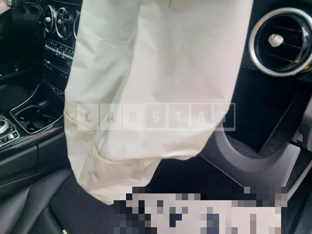Photo 2 of 40: 2015 Mercedes-Benz C200 — Korean insurance auction
