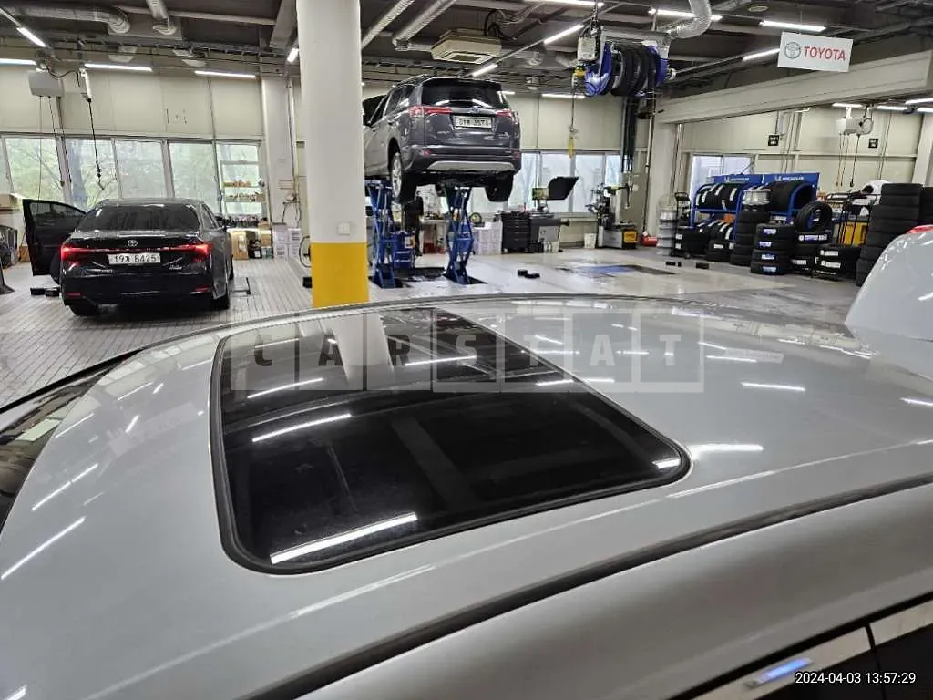Photo 2 of 22: 2019 Toyota Camry Hybrid, VIN JTNB21HK1K3021662 — Korean insurance auction