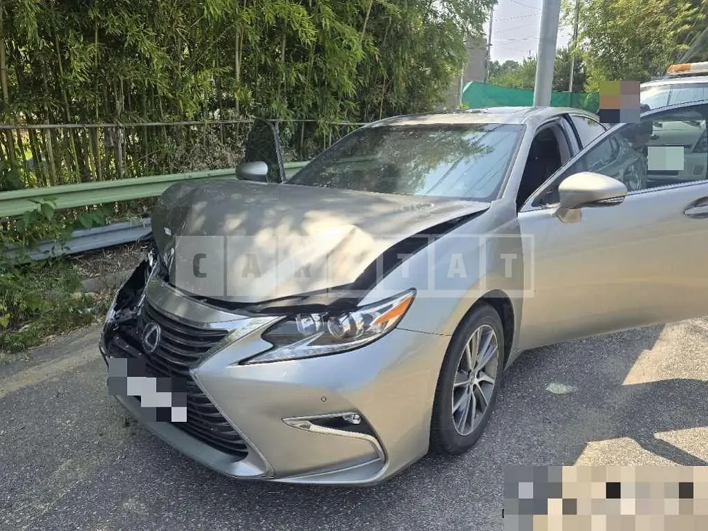 Photo 2 of 11: 2016 Lexus ES300h — Korean insurance auction