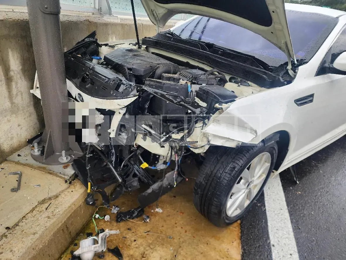 Photo 2 of 16: 2014 Kia K5 2.0 LPG — Korean insurance auction