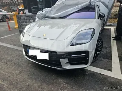 2025 Porsche Panamera 4 E-Hybrid