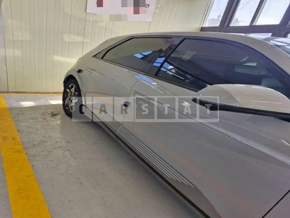 Photo 2 of 13: 2022 Hyundai IONIQ 5 — Korean insurance auction