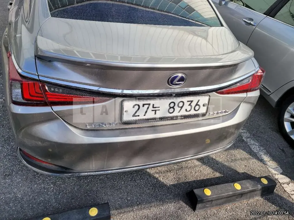 Photo 2 of 38: 2019 Lexus ES300h, VIN JTHB21B10K2052894 — Korean insurance auction