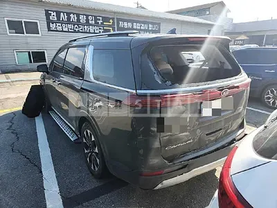 Photo 1 of 17: 2021 Kia Carnivals, VIN KNANE81BBMS056875 — Korean insurance auction