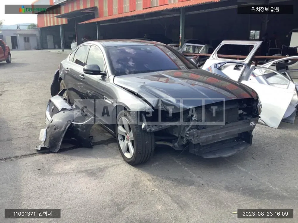 Photo 2 of 16: 2017 Jaguar XF 20d, VIN SAJBB4BN5JCY57547 — Korean insurance auction