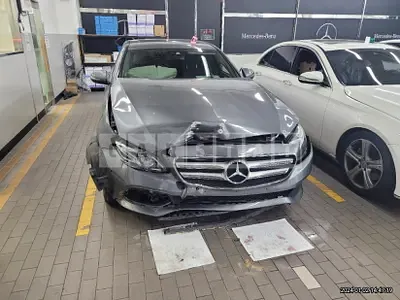 Photo 1 of 13: 2016 Mercedes-Benz E220 d, VIN WDDZF0EB3HA054033 — Korean insurance auction