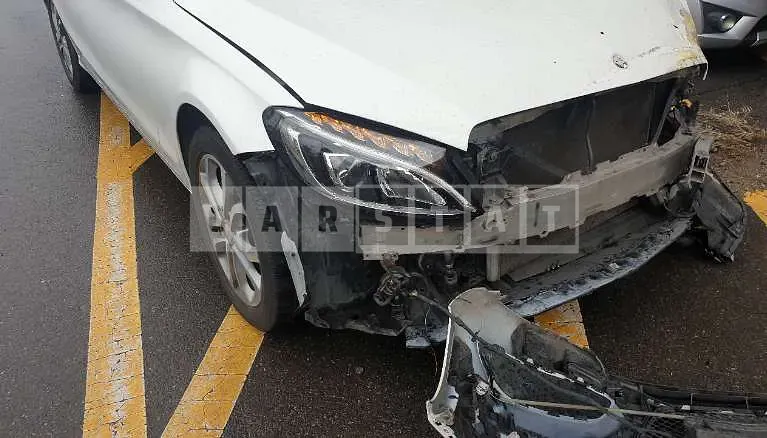 Photo 2 of 4: 2016 Mercedes-Benz C200 — Korean insurance auction