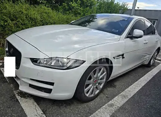 Photo 2 of 9: 2018 Jaguar XE 20d — Korean insurance auction