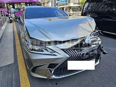 Photo 1 of 50: 2019 Lexus ES300h — Korean insurance auction