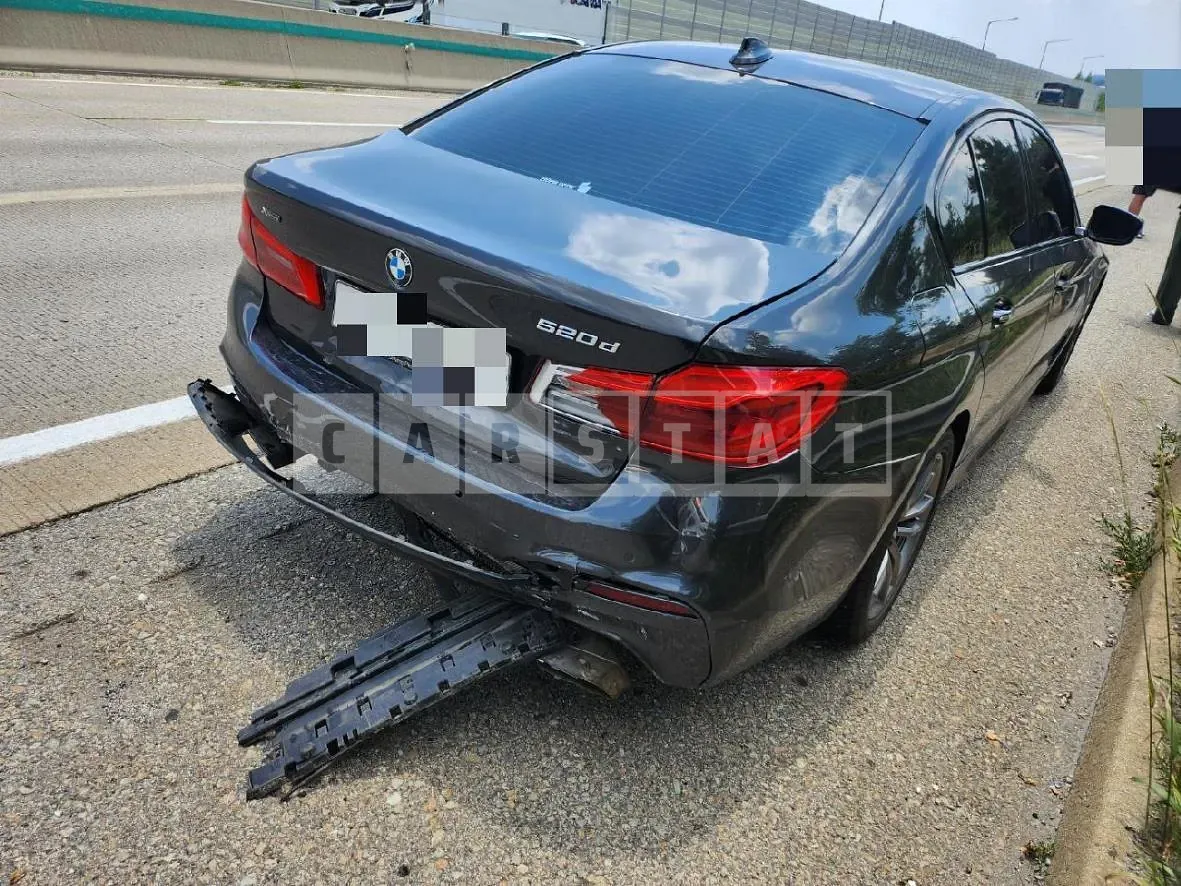 Photo 2 of 6: 2017 BMW 520d xDrive — Korean insurance auction