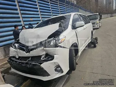 Photo 1 of 9: 2020 Toyota Sienna, VIN 5TDDZ3DC1LS236073 — Korean insurance auction