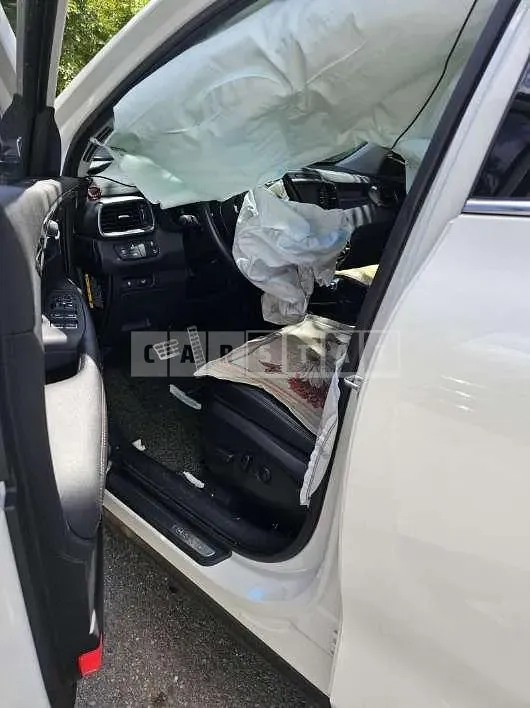 Photo 2 of 3: 2019 Kia Sorento 4WD — Korean insurance auction