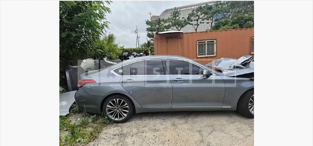 Photo 2 of 16: 2015 Genesis 3.3 — Korean insurance auction