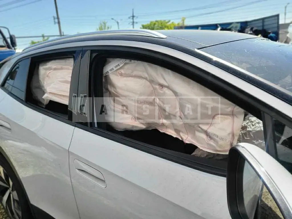 Photo 2 of 15: 2024 Volkswagen ID.4 Pro — Korean insurance auction