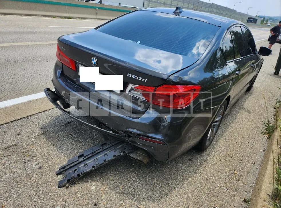 Photo 2 of 6: 2017 BMW 520d xDrive — Korean insurance auction