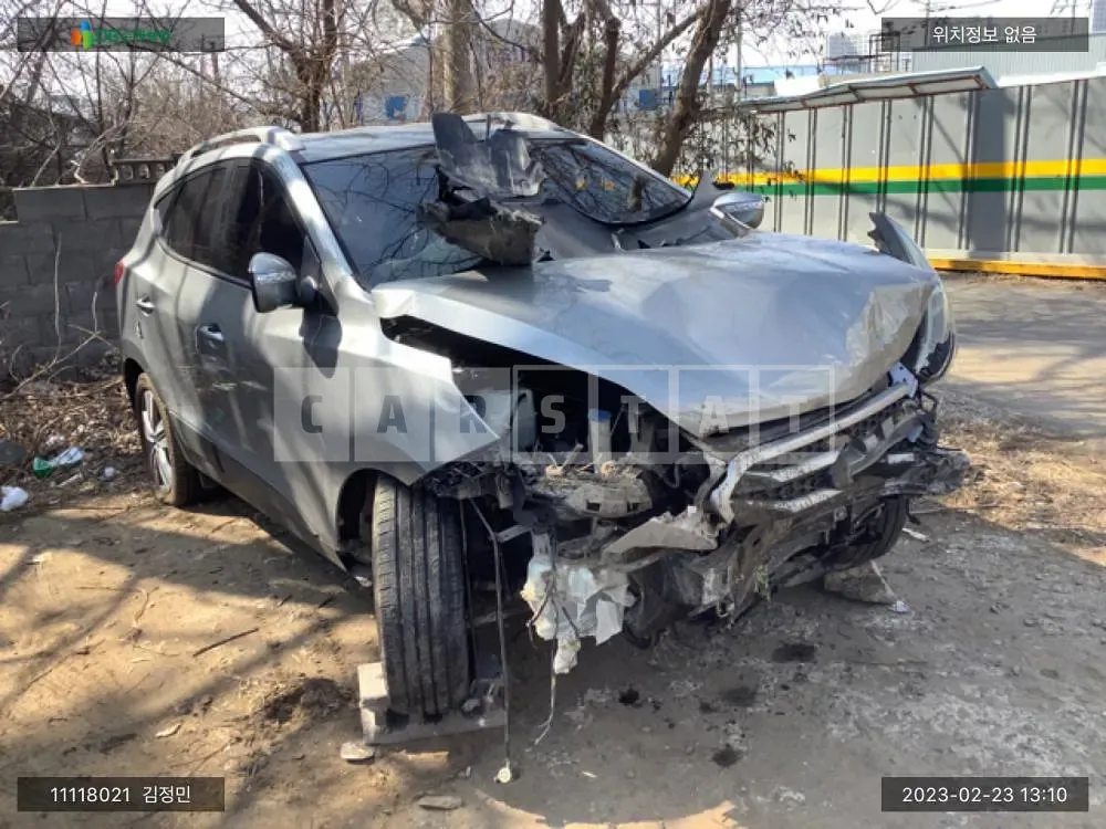 Photo 2 of 14: 2015 Hyundai Tucson, VIN KMHJT81VBFU094189 — Korean insurance auction
