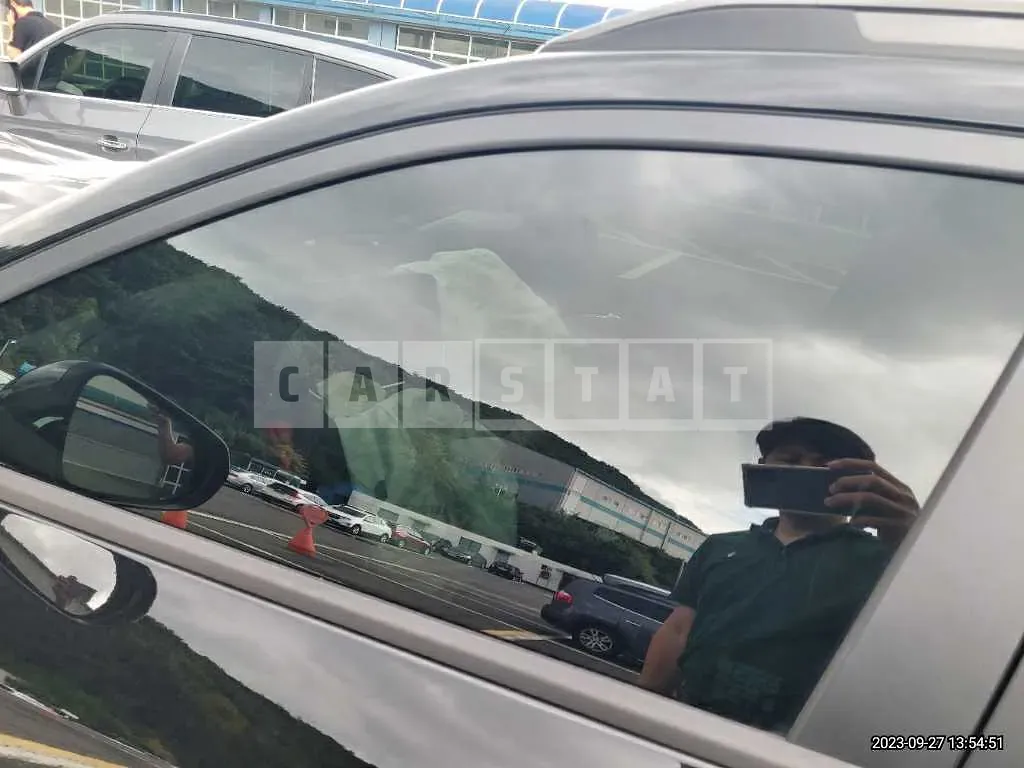 Photo 2 of 6: 2019 Hyundai Kona Electric, VIN KMHK381GFKU001242 — Korean insurance auction