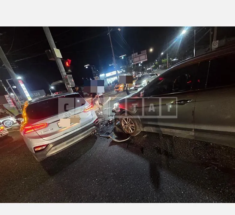 Photo 2 of 17: 2019 Hyundai Santa Fe — Korean insurance auction