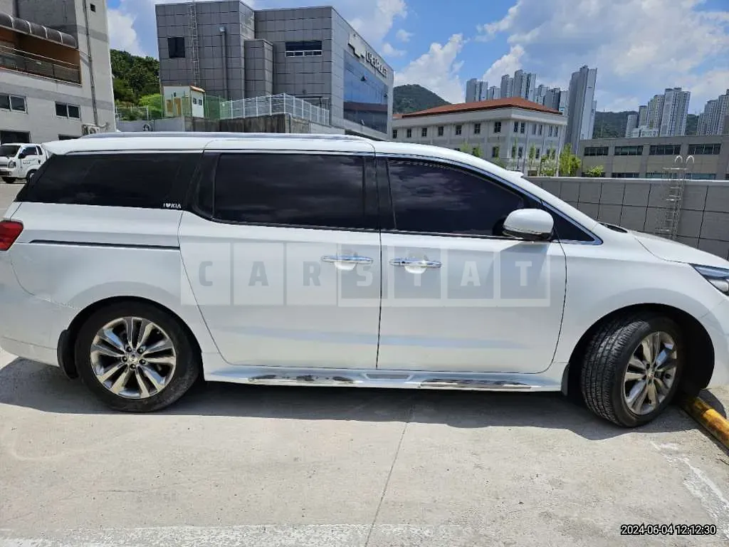 Photo 2 of 10: 2016 Kia Carnival Limousine — Korean insurance auction