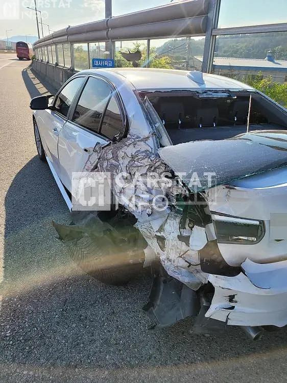 Photo 2 of 26: 2017 BMW 320d, VIN WBA8C5103HA070732 — Korean insurance auction