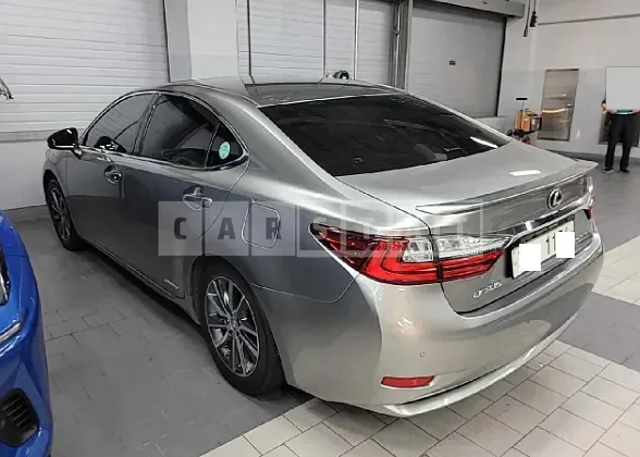 Photo 2 of 9: 2018 Lexus ES300h, VIN JTHBW1GG1J2177824 — Korean insurance auction