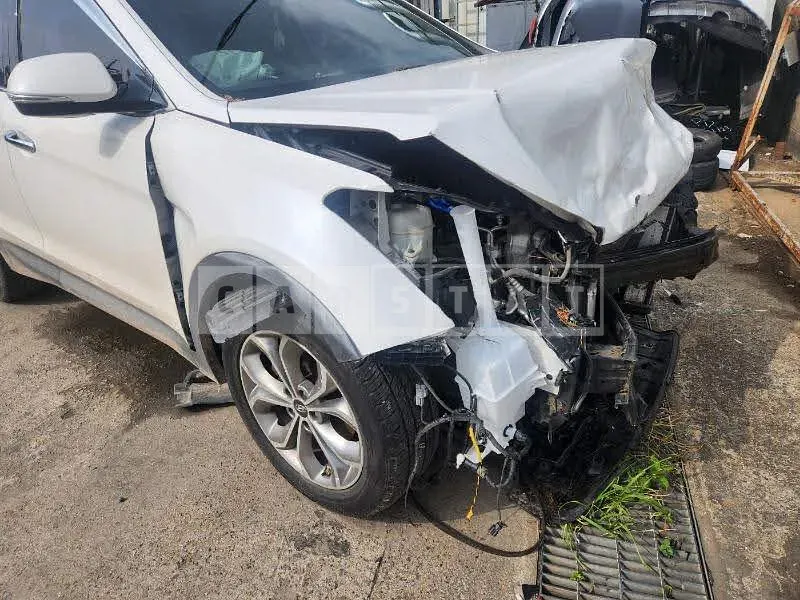 Photo 2 of 17: 2015 Hyundai Santa Fe, VIN KMHSW81XDFU487431 — Korean insurance auction