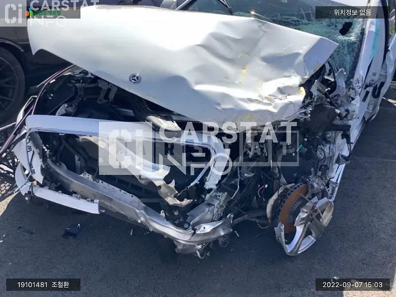 Photo 2 of 13: 2018 Mercedes-Benz E200, VIN WDDZF4CB0JA432325 — Korean insurance auction