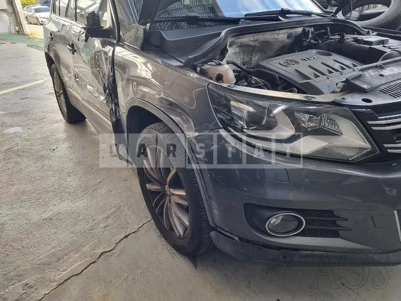 Photo 2 of 11: 2015 Volkswagen Tiguan 2.0 TDI Blue Motion, VIN WVGZZZ5NZFW575350 — Korean insurance auction