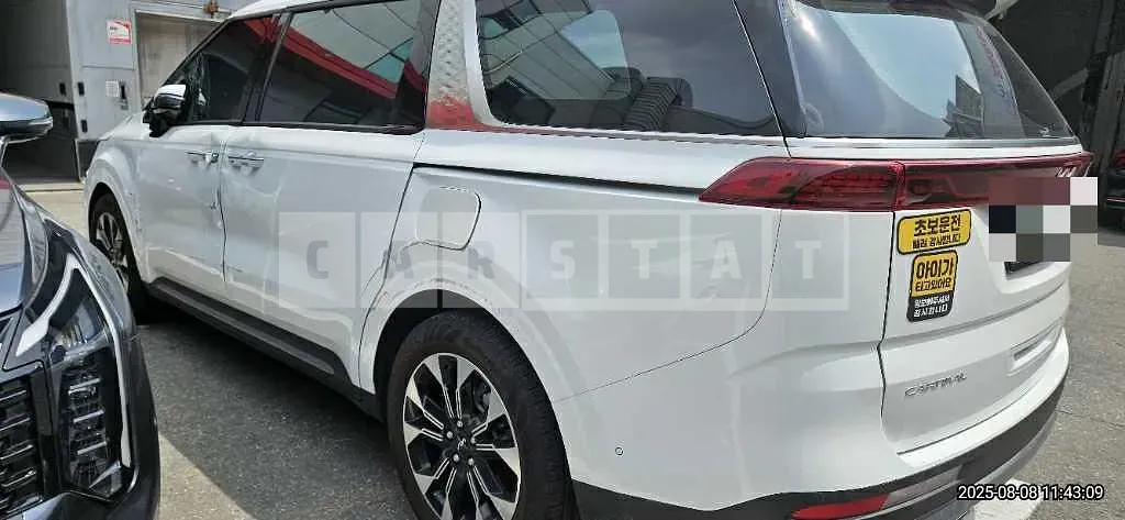 Photo 2 of 67: 2023 Kia Carnivals — Korean insurance auction