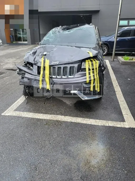 Photo 2 of 17: 2016 Jeep Zip Grand Cherokee, VIN 1C4RJFJM0GC406622 — Korean insurance auction