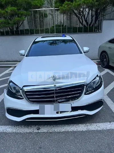 Photo 1 of 15: 2018 Mercedes-Benz E300, VIN WDDZF4JB3KA571580 — Korean insurance auction