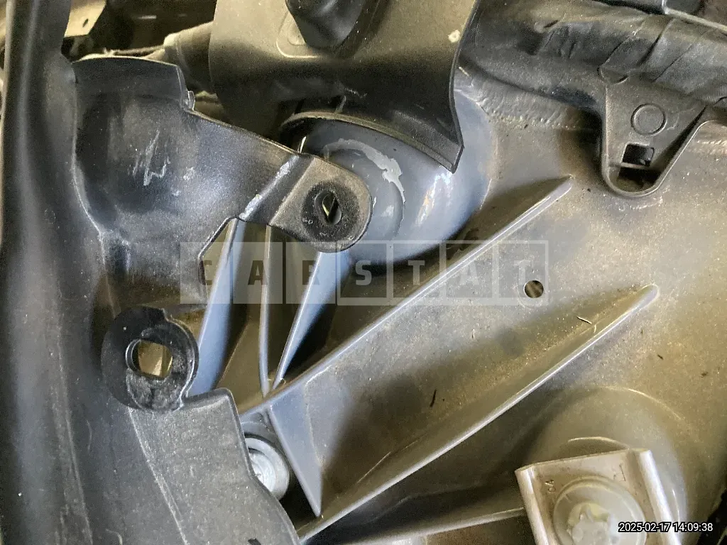 Photo 2 of 37: 2021 BMW 520i — Korean insurance auction