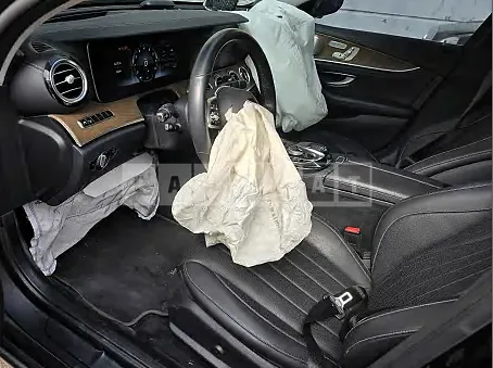 Photo 2 of 11: 2019 Mercedes-Benz E300 4Matic — Korean insurance auction