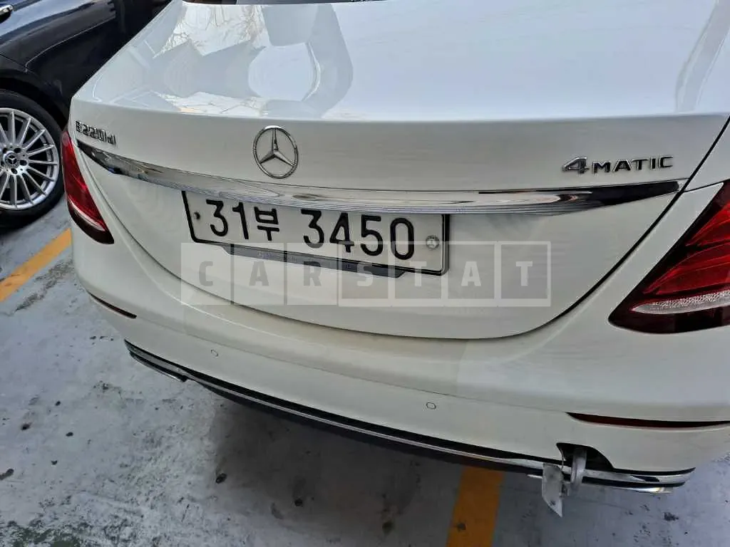 Photo 2 of 15: 2019 Mercedes-Benz E220 d 4Matic, VIN WDDZF0FB2KA533680 — Korean insurance auction