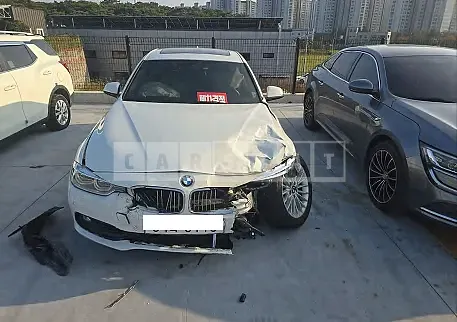 Photo 2 of 13: 2016 BMW 320i — Korean insurance auction
