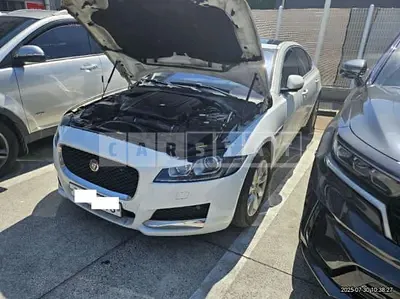 Photo 1 of 22: 2017 Jaguar XF 20d — Korean insurance auction