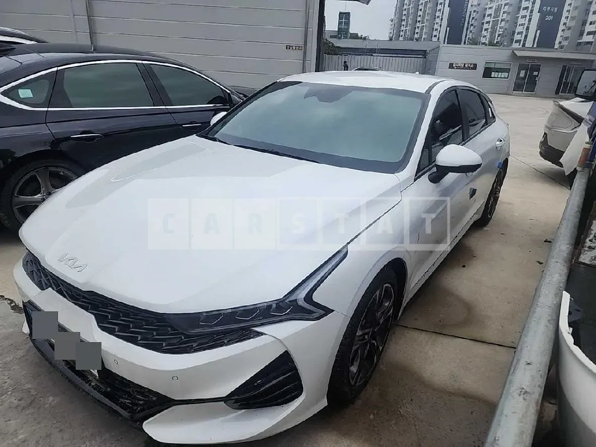 Photo 2 of 12: 2022 Kia K5 — Korean insurance auction