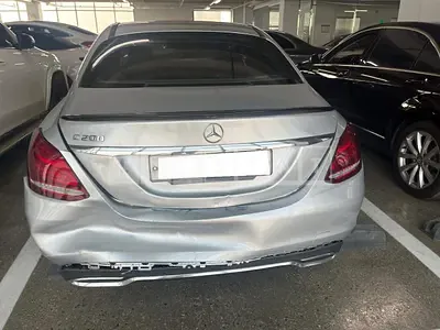 Photo 1 of 12: 2016 Mercedes-Benz C200, VIN WDDWF4CB1HF477967 — Korean insurance auction